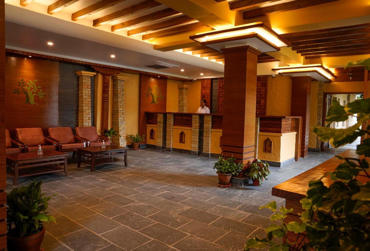 Bar Peepal Resort Pokhara Eksteriør billede The lobby of the hotel