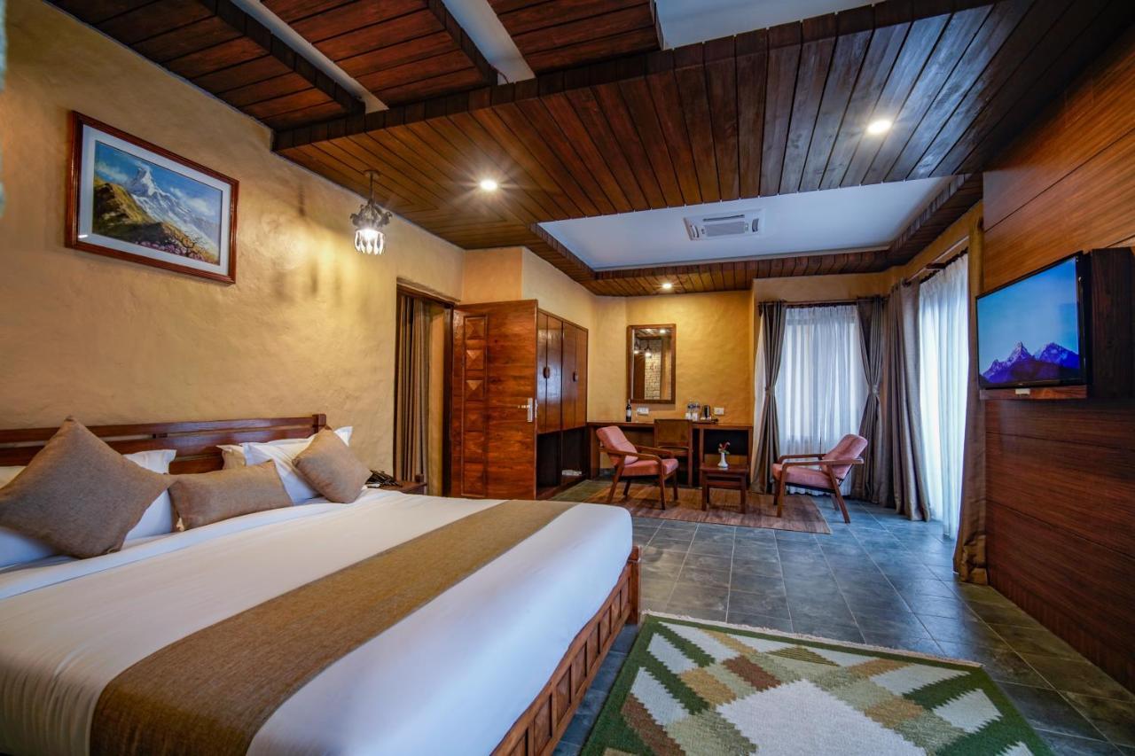 Bar Peepal Resort Pokhara Eksteriør billede Deluxe Suite
