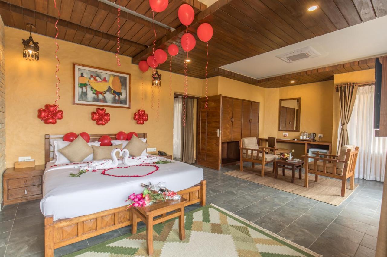 Bar Peepal Resort Pokhara Eksteriør billede A room at the resort