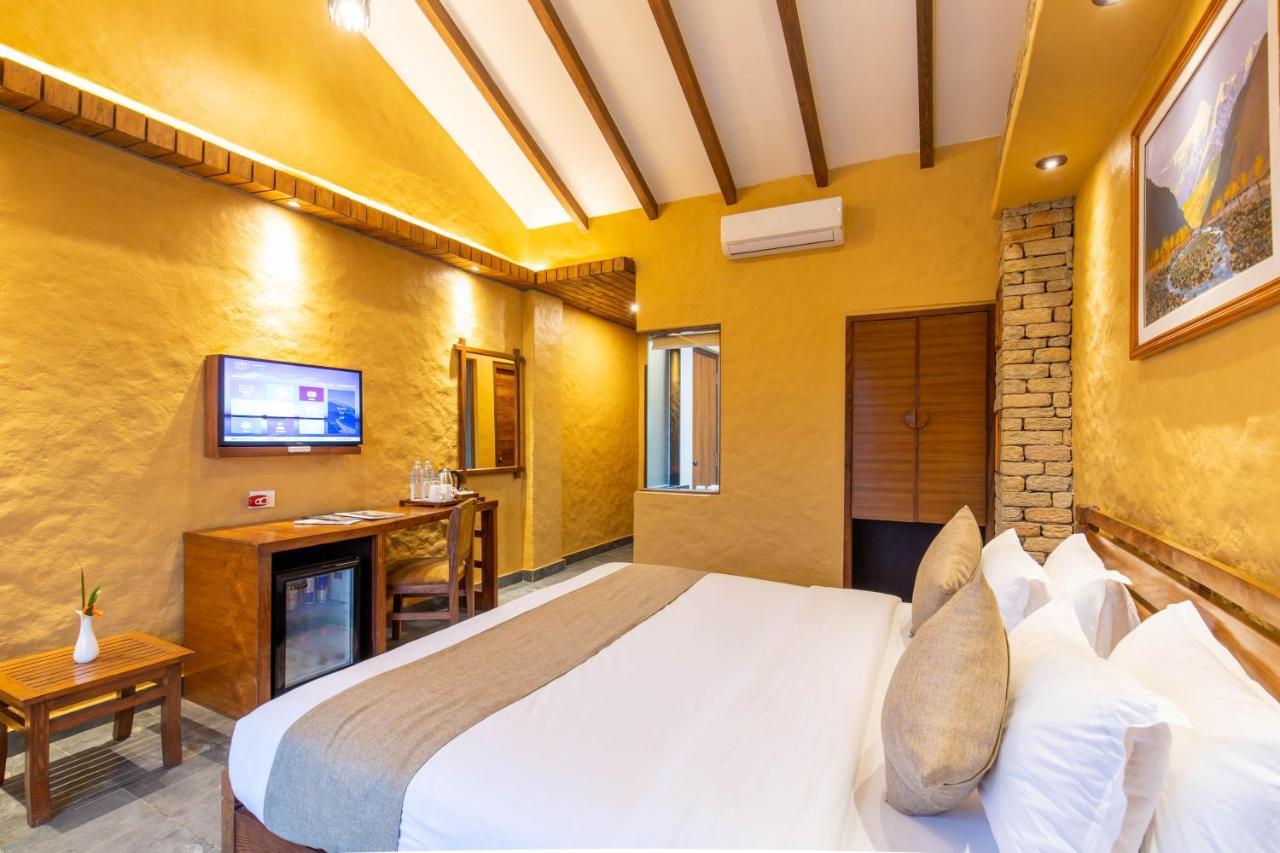Bar Peepal Resort Pokhara Eksteriør billede Deluxe Room