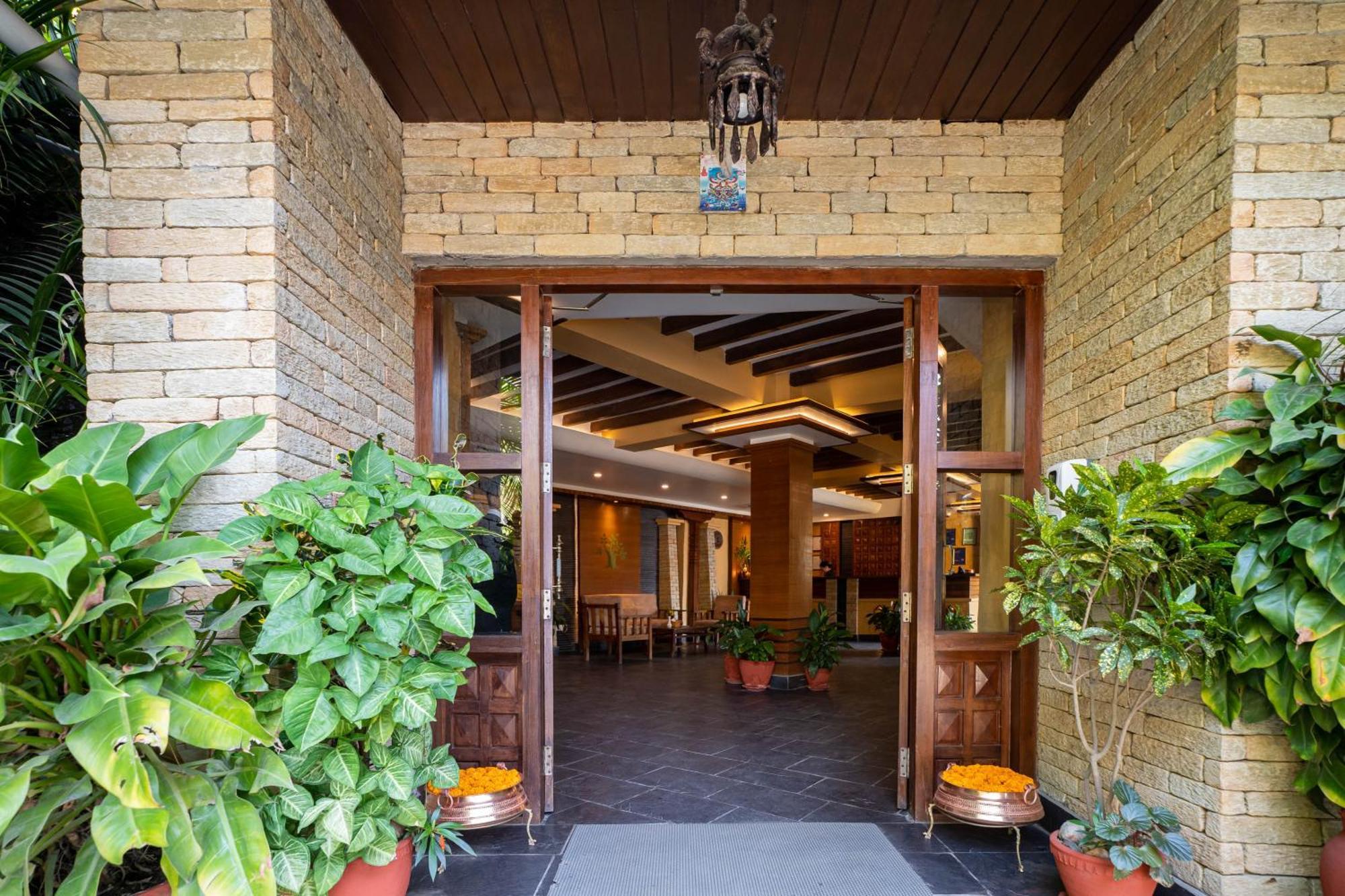 Bar Peepal Resort Pokhara Eksteriør billede Entrance to the hotel