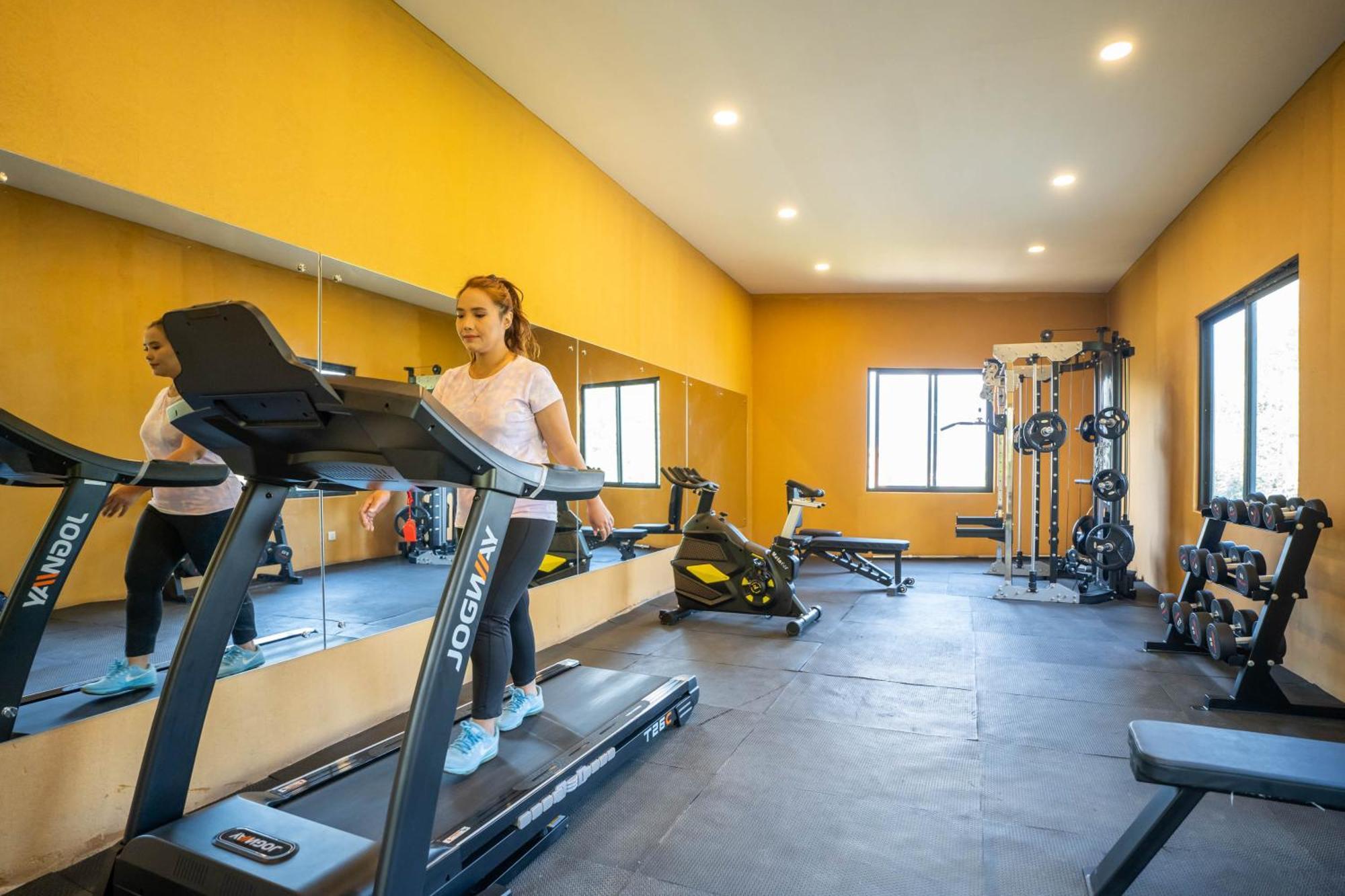 Bar Peepal Resort Pokhara Eksteriør billede The gym at the University of Rwanda