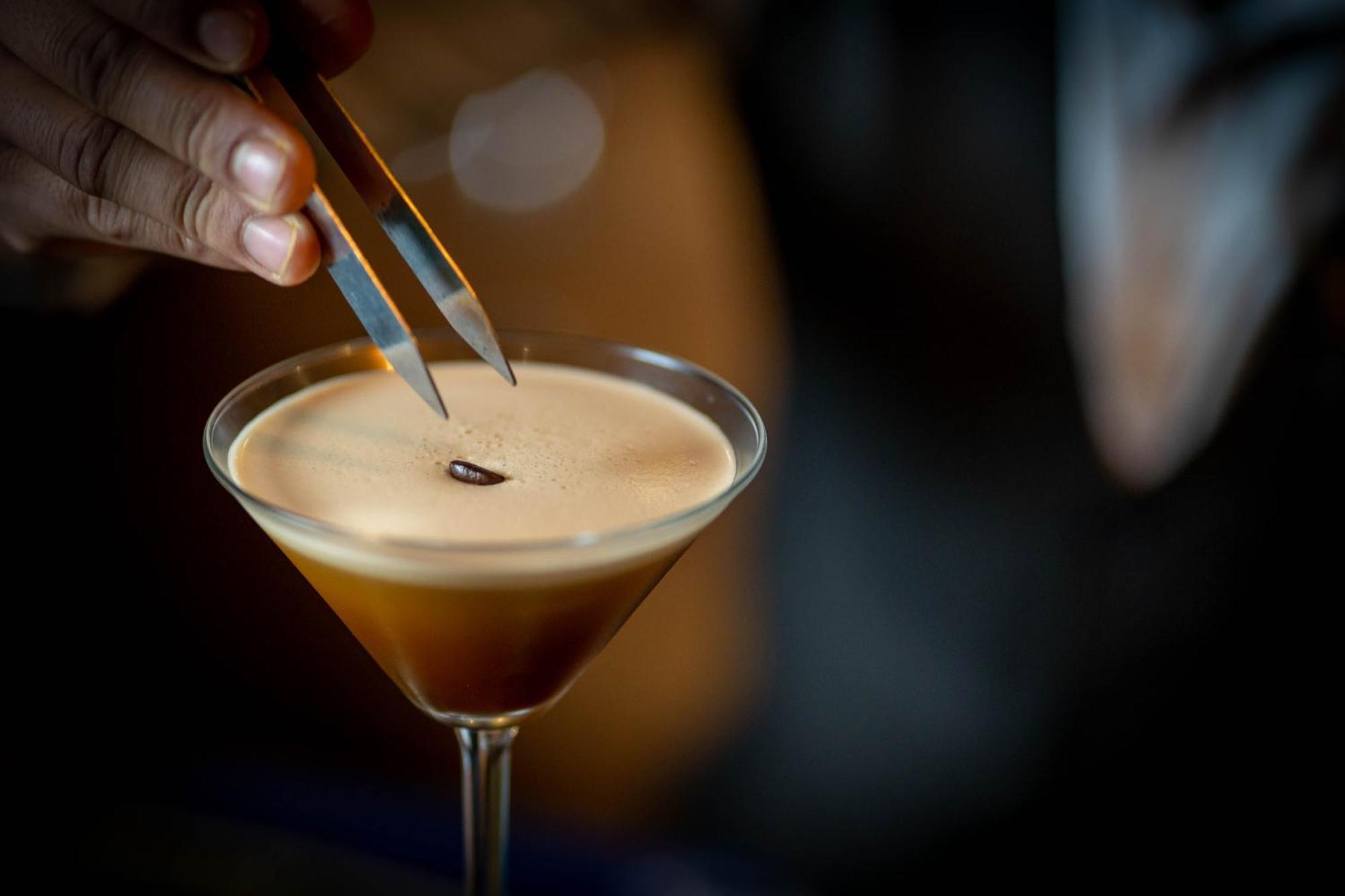 Bar Peepal Resort Pokhara Eksteriør billede A chocolate martini