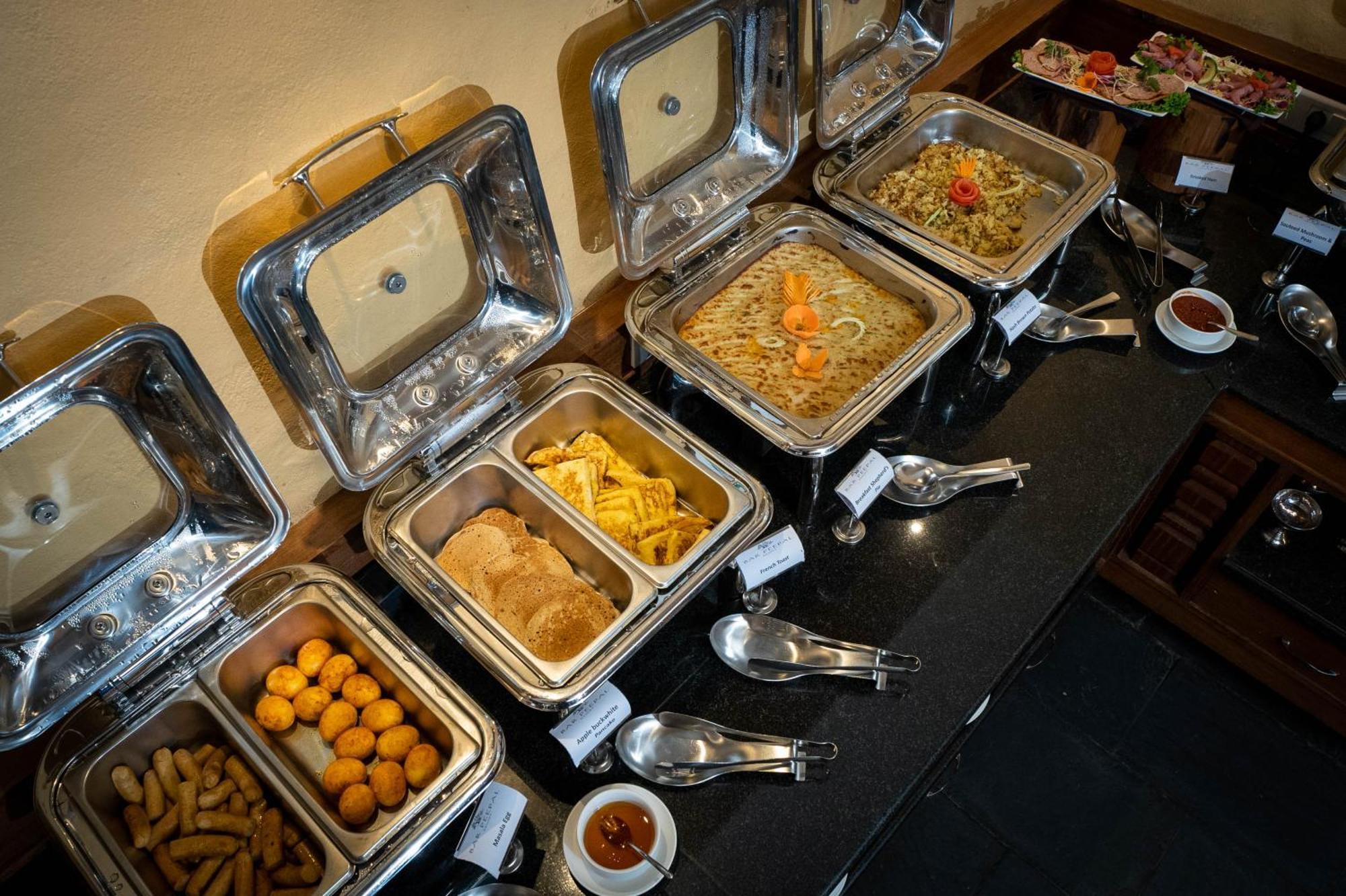 Bar Peepal Resort Pokhara Eksteriør billede A selection of chafing dishes