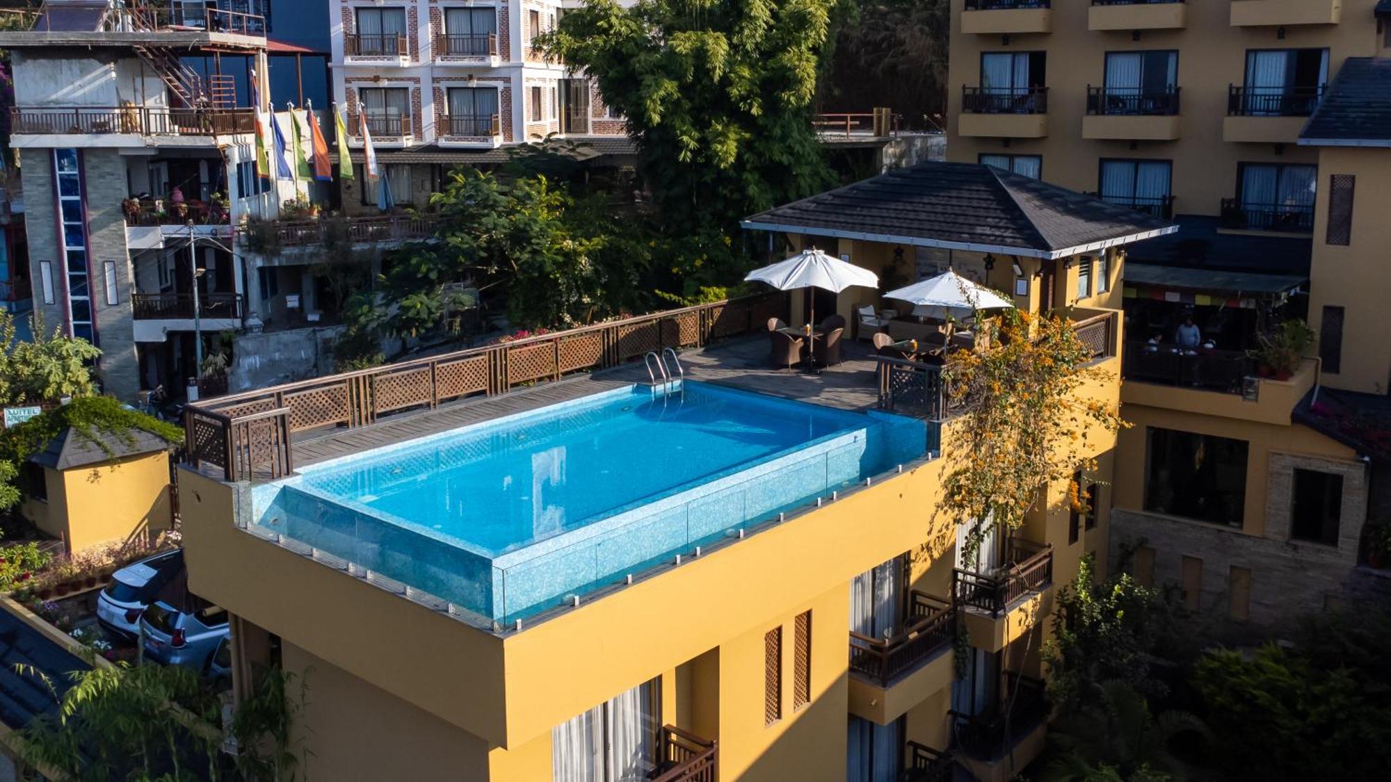 Bar Peepal Resort Pokhara Eksteriør billede Rooftop pool at the Hotel