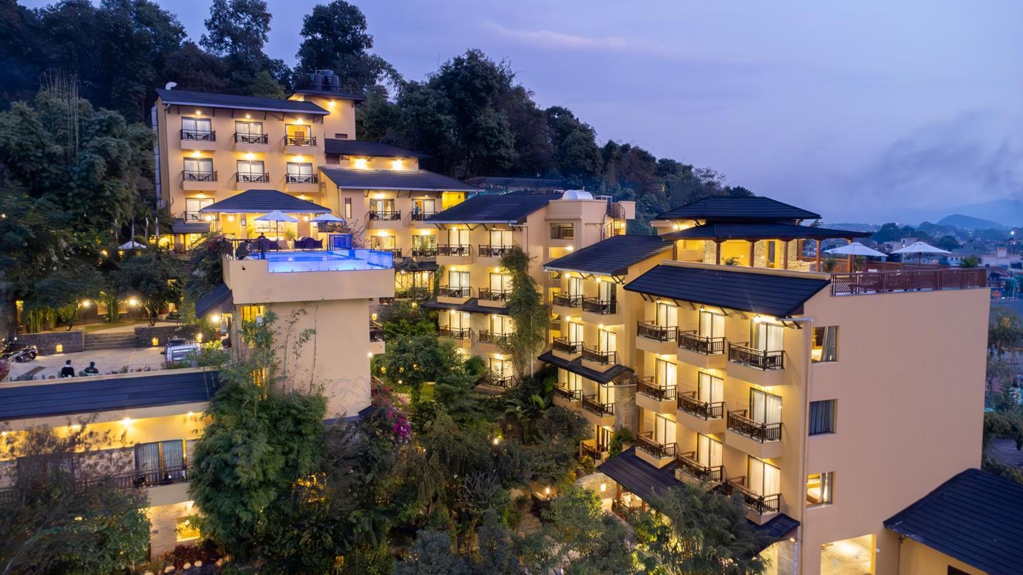 Bar Peepal Resort Pokhara Eksteriør billede The Royal