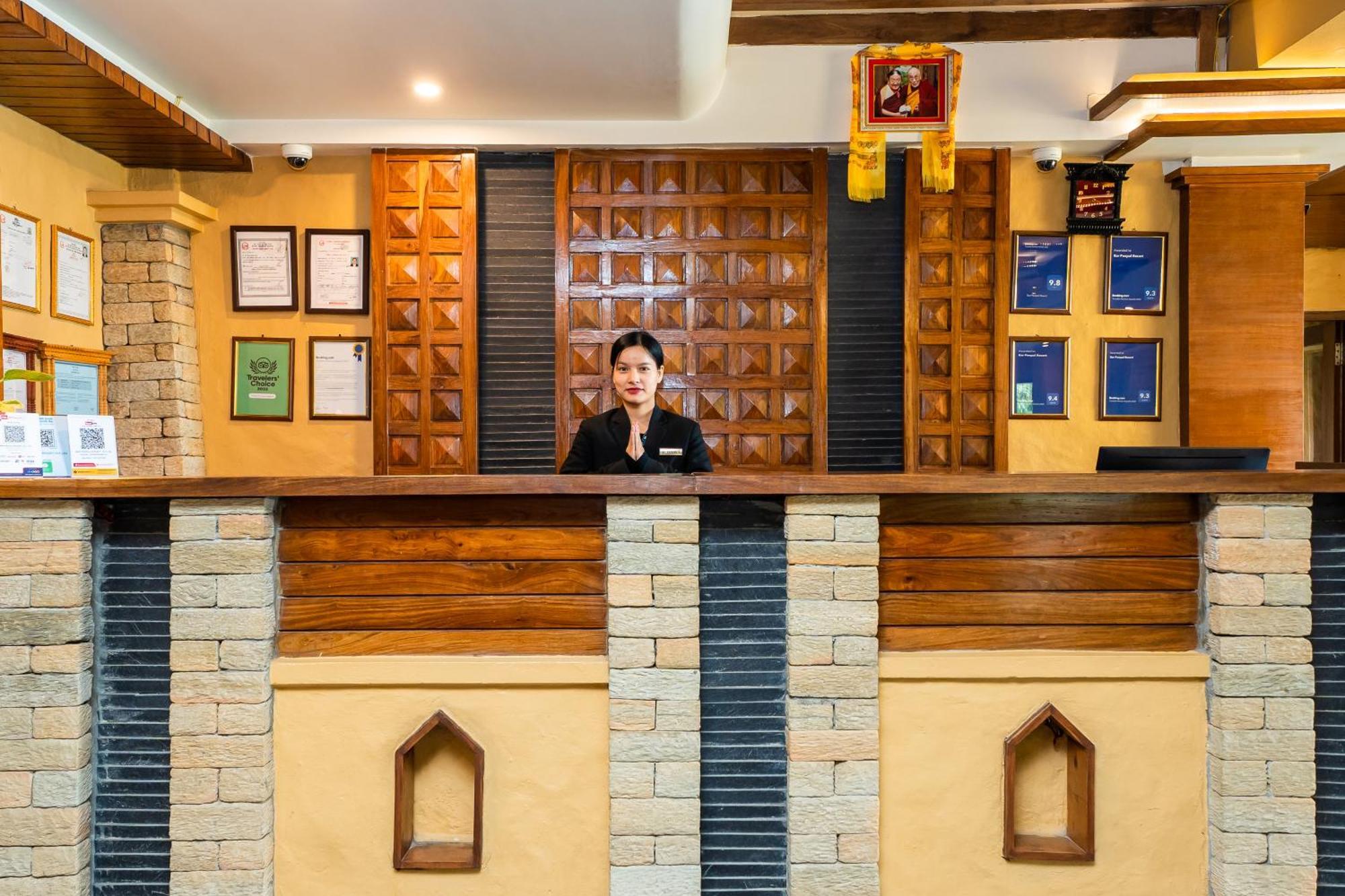 Bar Peepal Resort Pokhara Eksteriør billede Reception at the hotel