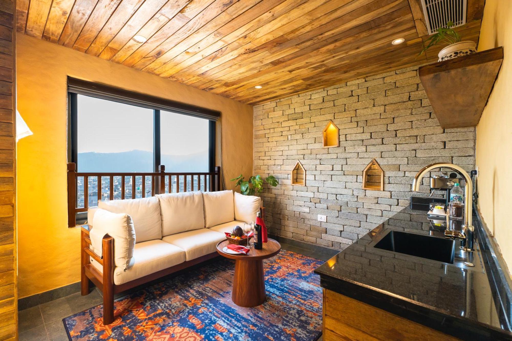 Bar Peepal Resort Pokhara Eksteriør billede A living room in a typical apartment