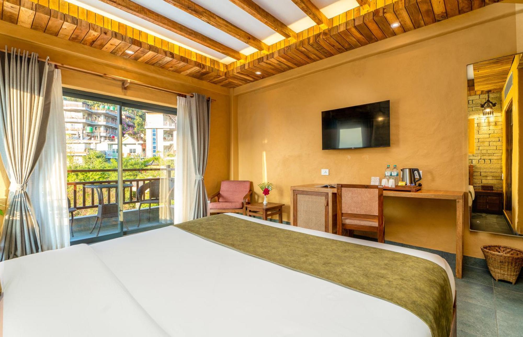 Bar Peepal Resort Pokhara Eksteriør billede Deluxe Room